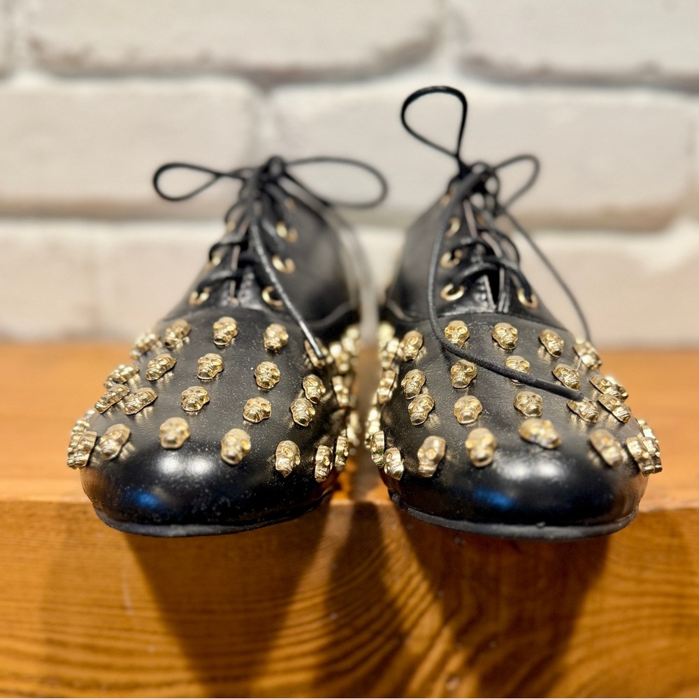 Iron Fist Skull Stud Oxford Flats 8 Boutique Goth Punk Luxe Statement Goth NIB - Picture 6 of 14